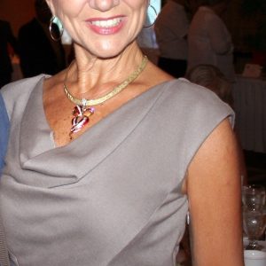 Évelyne - rencontre-Cougar-Courbevoie