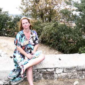 Pantalon rouge que je porte toujours, même pour aller chercher le pain Anaïs - rencontre-MILF-Fontenay-sous-Bois