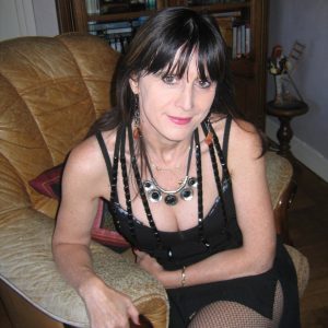 Besoin d’un compagnon pour profiter du nu Elodie - rencontre-Milf-Grenoble